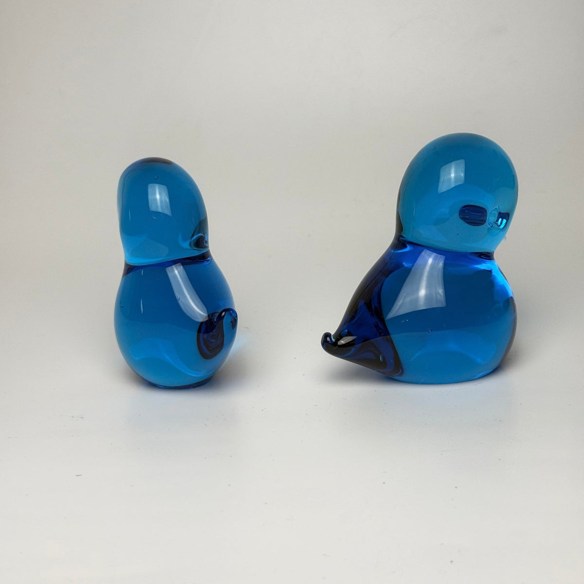 FM Konstglas / FM Ronneby “Pippi” blå glasfugle brevpressere – Josef Marcolin - Frøken Lilly