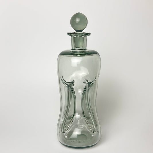 Holmegaard karaffel i smoke med prop – 26,5 cm - Frøken Lilly