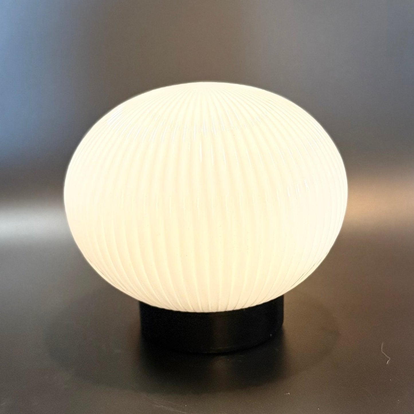 HSC lampeskærm i smuk rillet opalglas - Vintage-retro