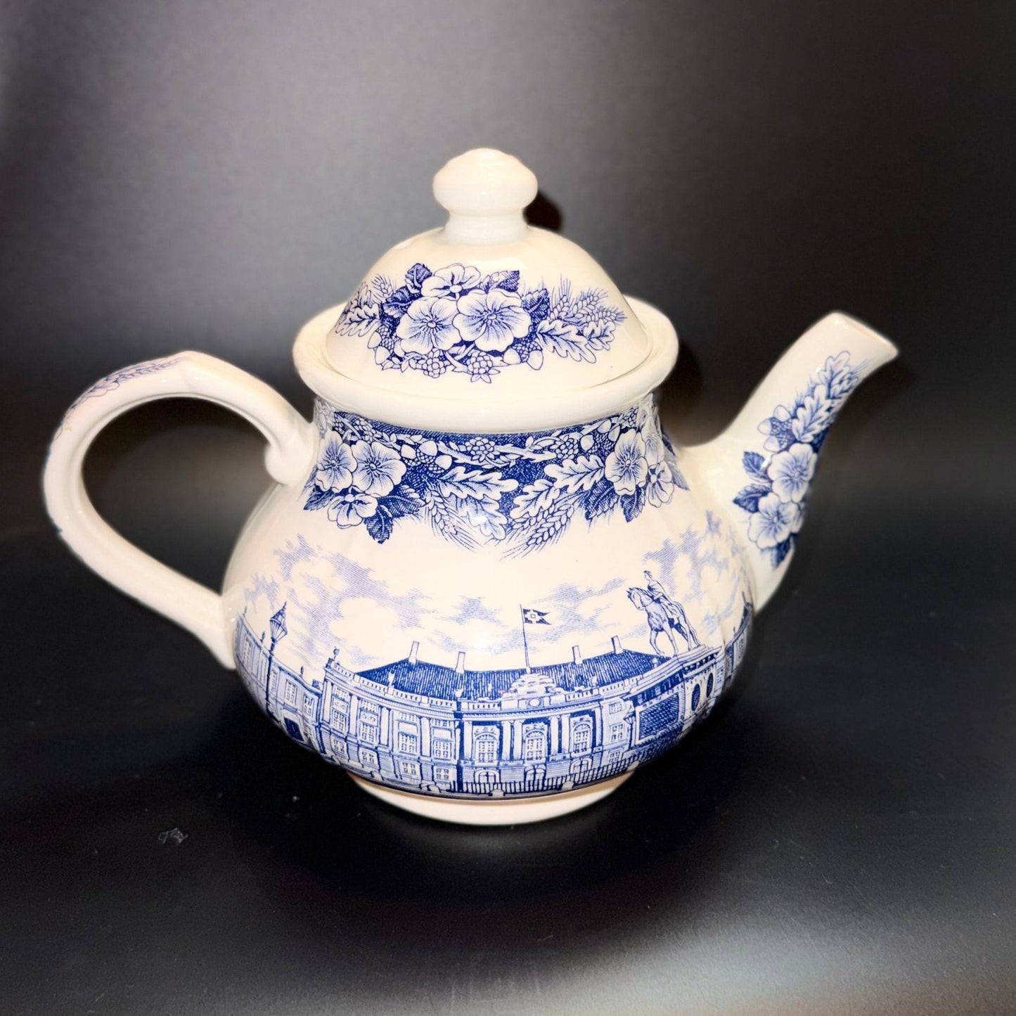 Imerco – 50 års jubilæums thekande i fajance, 1978 - Amalienborg Slot - Frøken Lilly