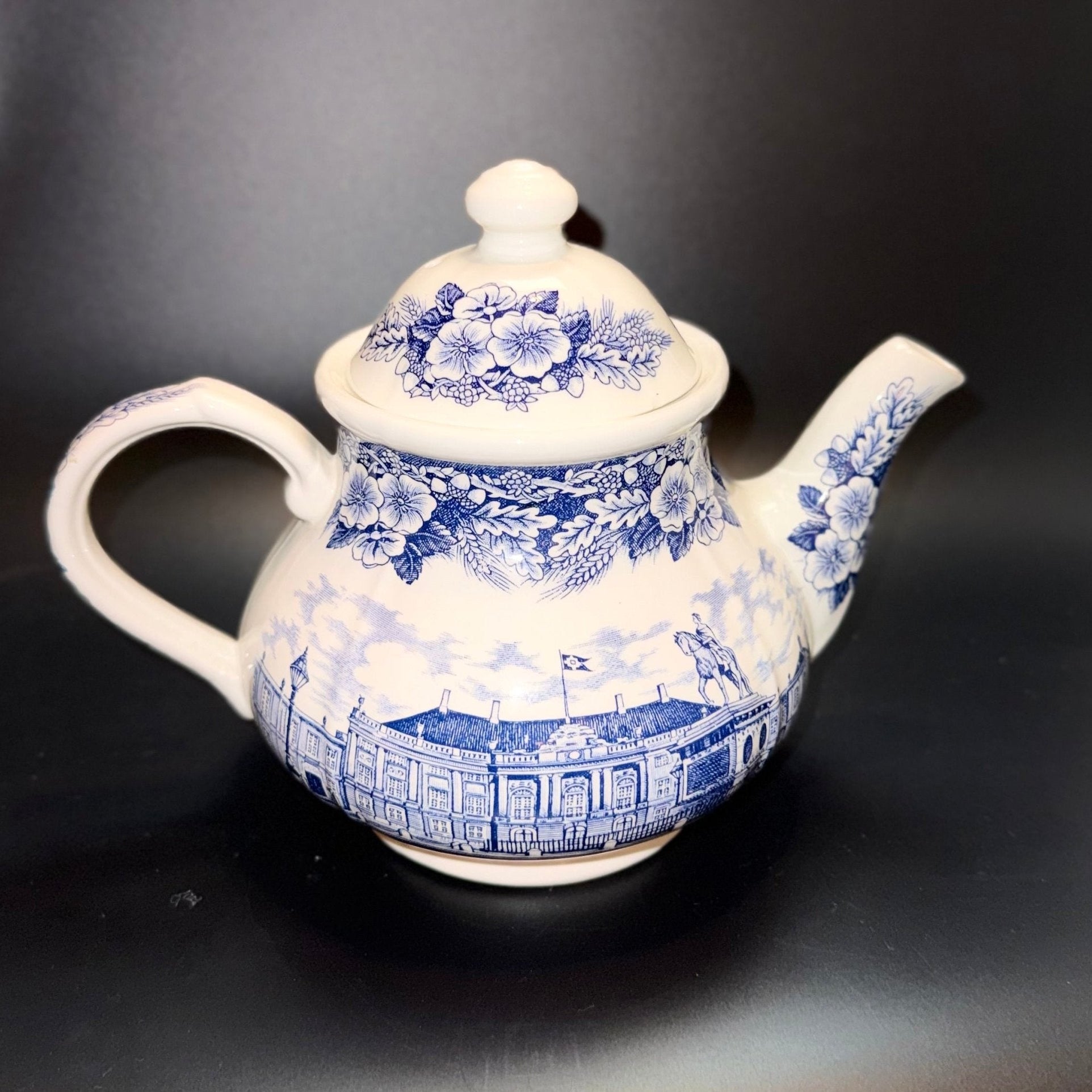 Imerco – 50 års jubilæums thekande i fajance, 1978 - Amalienborg Slot - Frøken Lilly