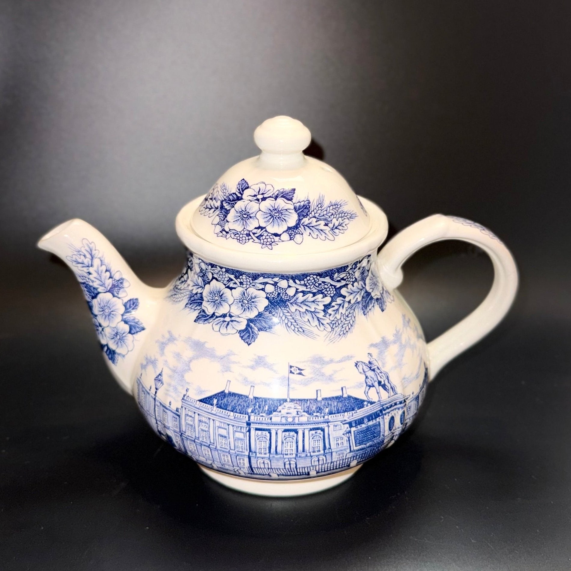 Imerco – 50 års jubilæums thekande i fajance, 1978 - Amalienborg Slot - Frøken Lilly