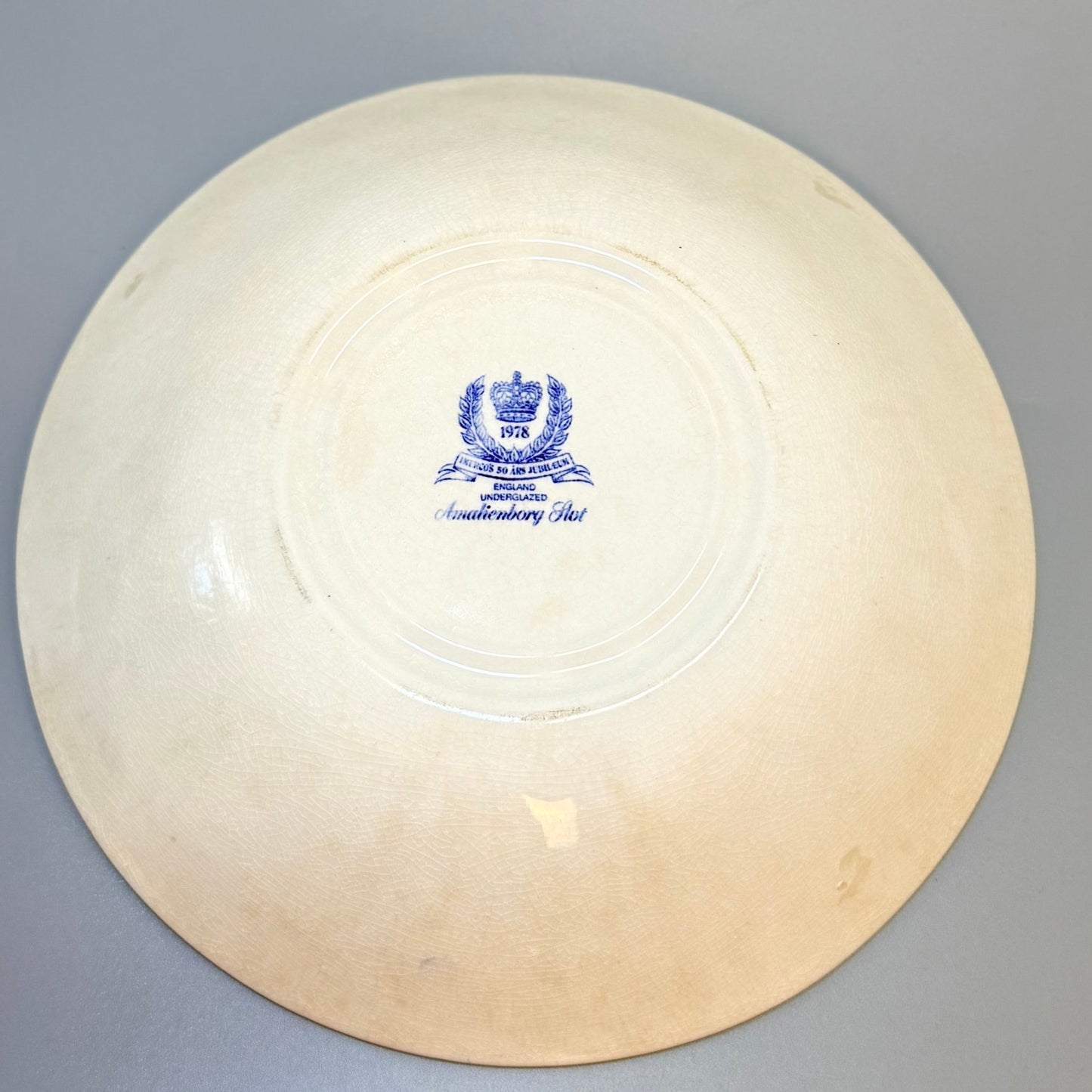 Imerco jubilæumstallerken 20 cm, dyb – Amalienborg Slot fra 1978 - Frøken Lilly