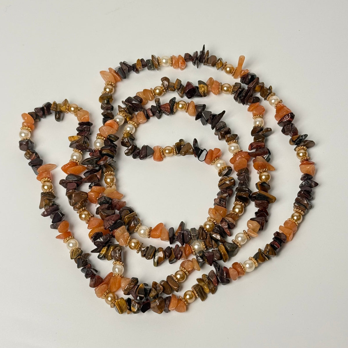 Lang vintage halskæde med stenchips og perler - Frøken Lilly