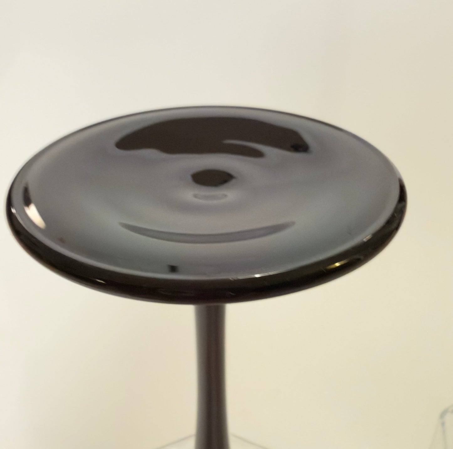Luminarc Octime rødvinsglas med sort stilk — fransk retrodesign fra 80’erne - Frøken Lilly