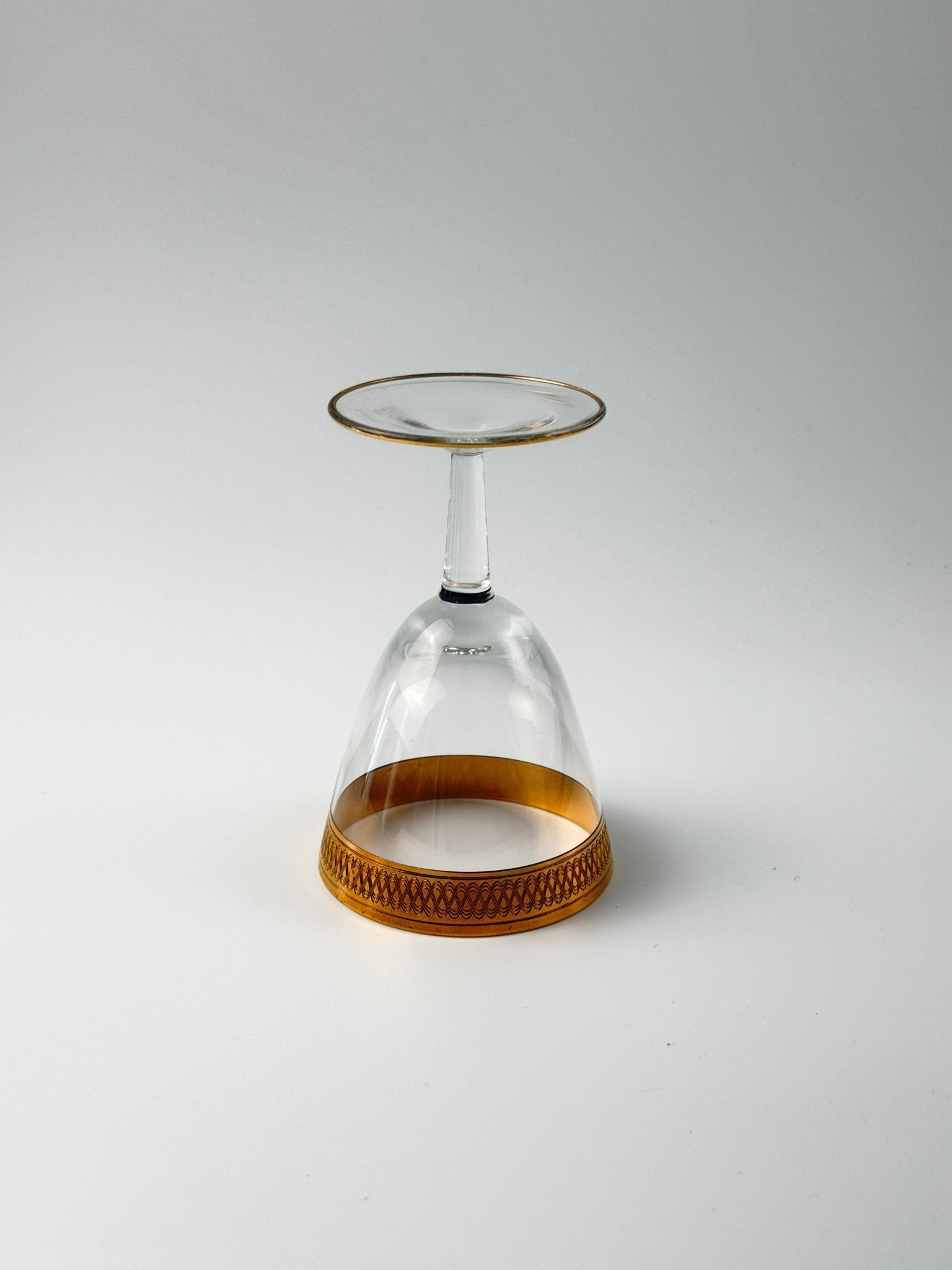 Lyngby Glas Tosca hvidvinsglas i krystal med bred ciseleret guldkant, 1960'erne - Frøken Lilly