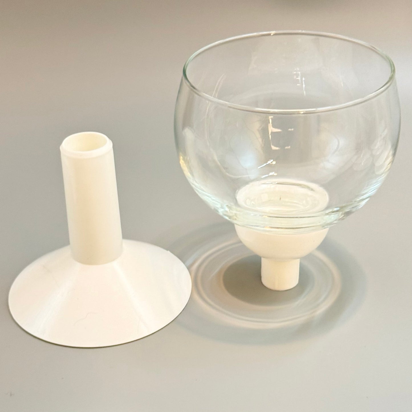 Originale Bodum Oktett vinglas, hvid plaststilk, dansk design af Carsten Jørgensen, 1970'erne - Frøken Lilly