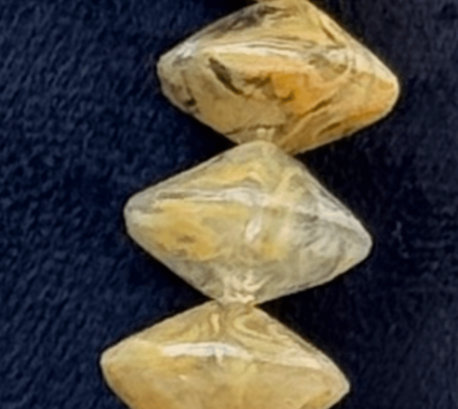 Retro statement halskæde med honningfarvede akrylperler fra 1960-70’erne - Frøken Lilly