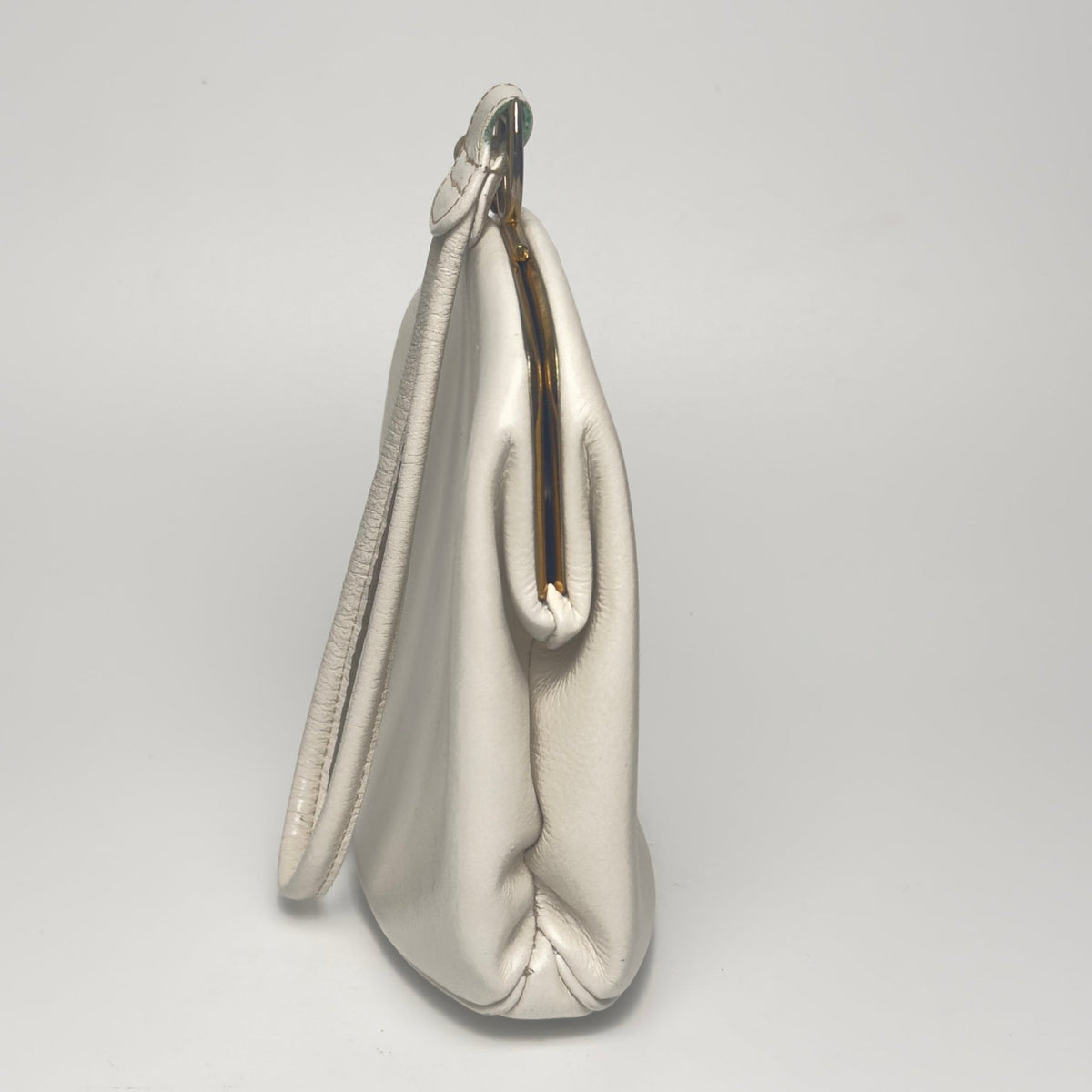 Skøn hvid clutch lædertaske med wristlet rem – 1960 - Frøken Lilly