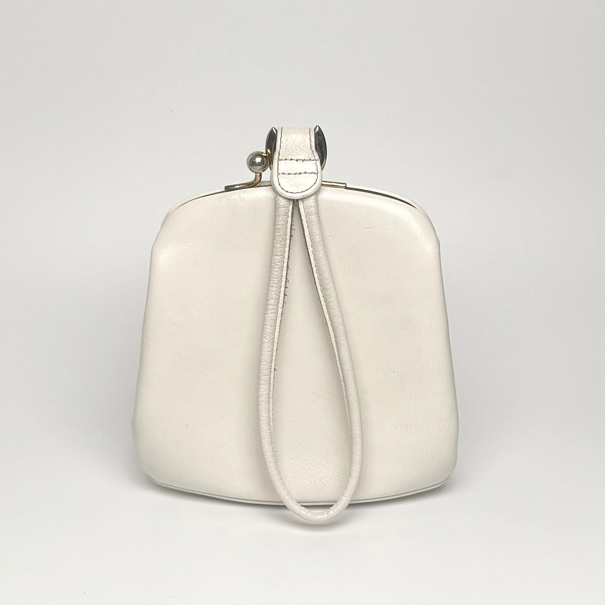 Skøn hvid clutch lædertaske med wristlet rem 1960