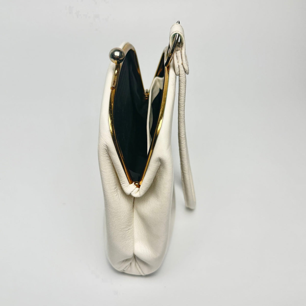 Skøn hvid clutch lædertaske med wristlet rem – 1960 - Frøken Lilly