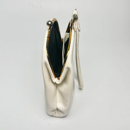Skøn hvid clutch lædertaske med wristlet rem – 1960 - Frøken Lilly