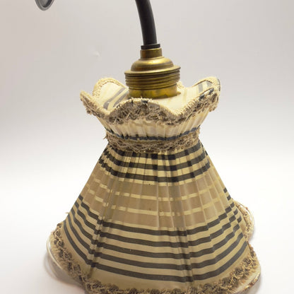 Smuk Art Deco - inspireret væglampe med original tekstilskærm - Frøken Lilly