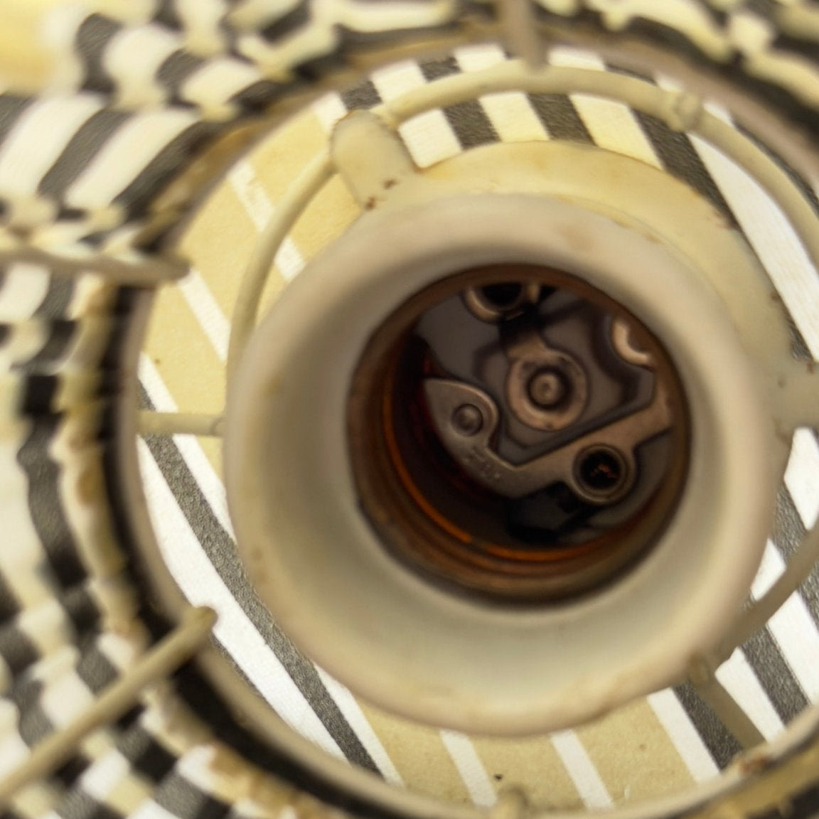 Smuk Art Deco - inspireret væglampe med original tekstilskærm - Frøken Lilly