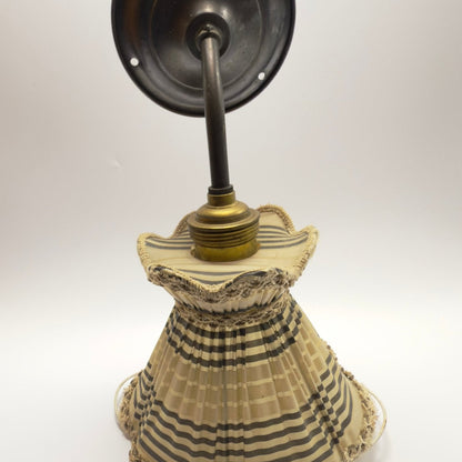 Smuk Art Deco - inspireret væglampe med original tekstilskærm - Frøken Lilly