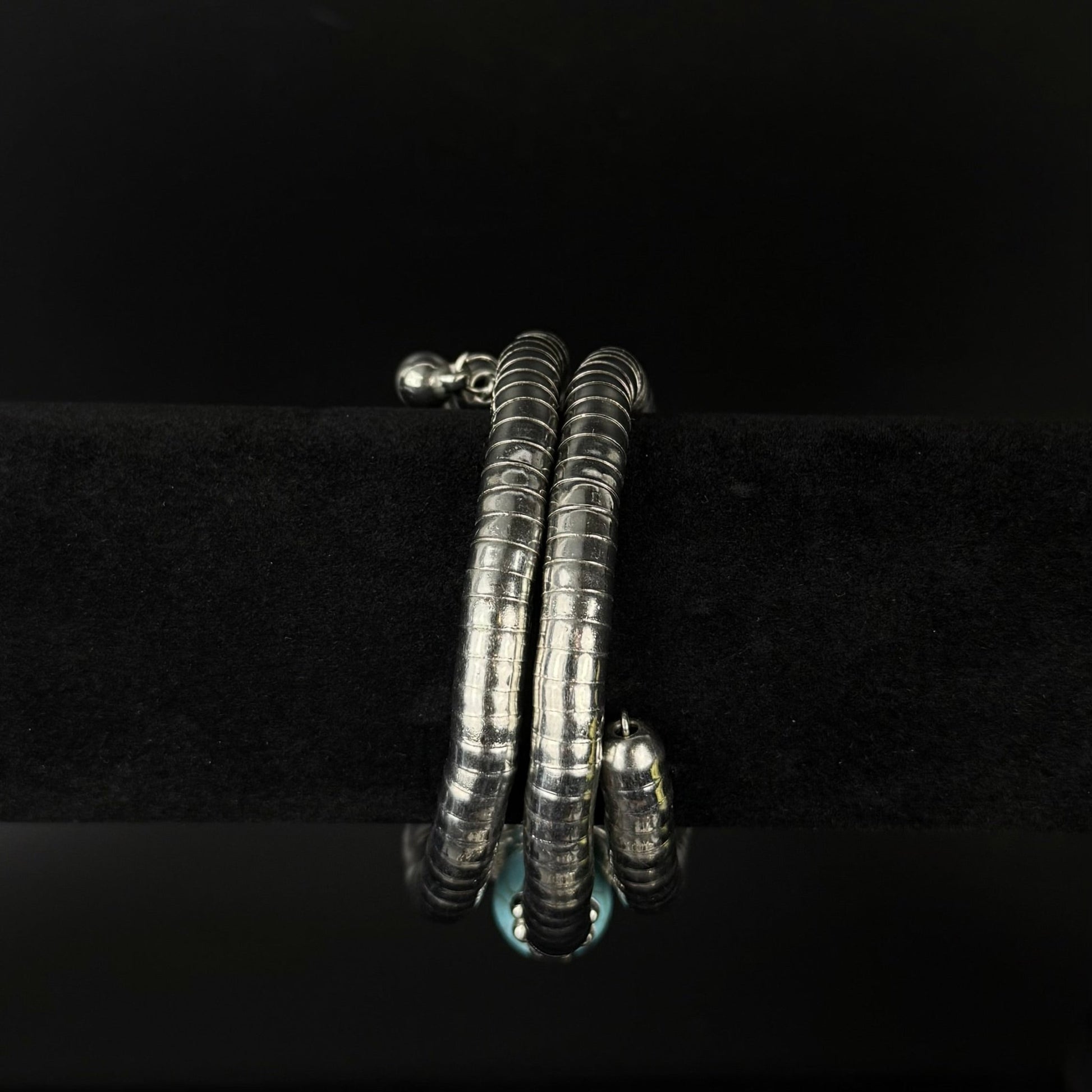 Statement armbånd med turkisfarvede og sølvfarvede detaljer - Frøken Lilly