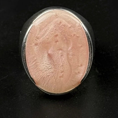 Vintage brutalistisk statementring i forsølvet metal med rosa resin - Frøken Lilly