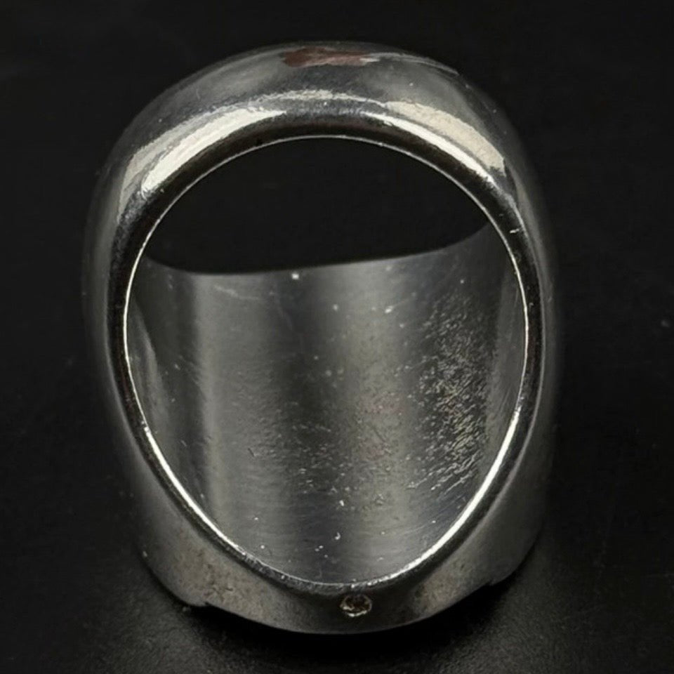 Vintage brutalistisk statementring i forsølvet metal med rosa resin - Frøken Lilly
