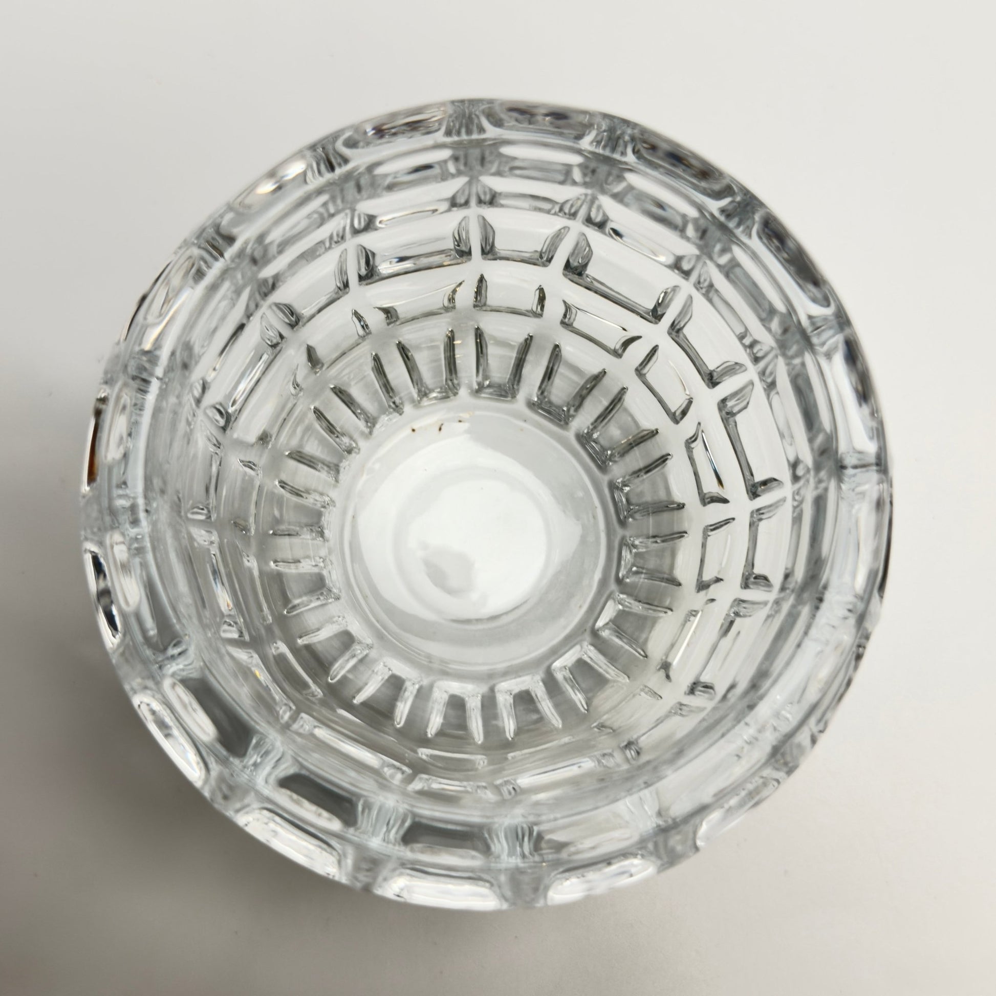 Vintage fyrfadstage i kraftigt klart glas med kubisk mønster - Frøken Lilly