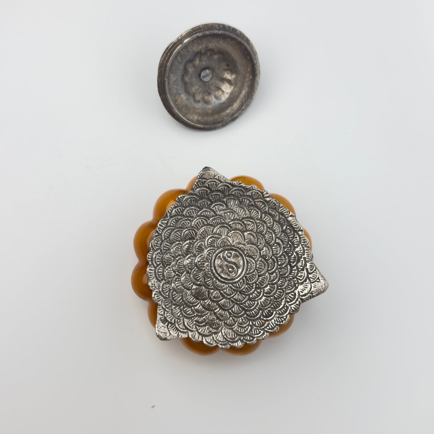 Vintage ravfarvet indisk glaskrukke/smykkeskrib med metallåg – 1970’erne - Frøken Lilly