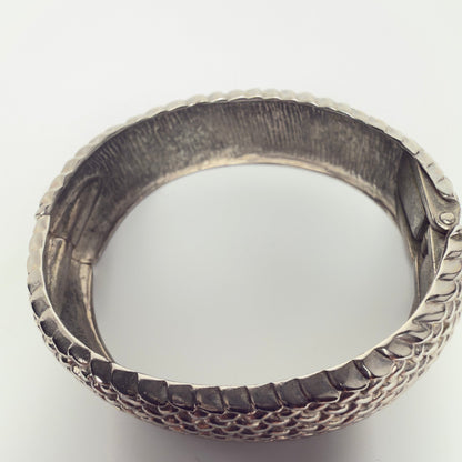 Vintage sølvfarvet manchetarmbånd med vævet mesh-design - Frøken Lilly